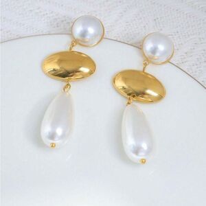 Elegant Gold and Pearl Drop Earrings A1324